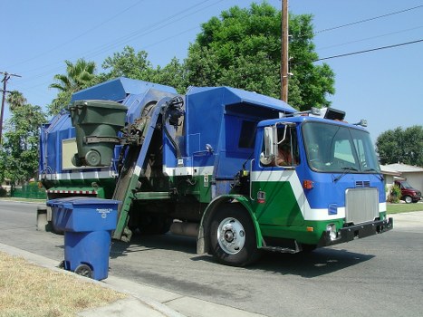 Commercial waste removal service in Highgate